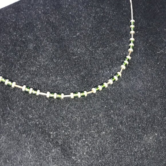 15" Shiny Green And Silver Seed Bead Necklace - Picture 2 of 8